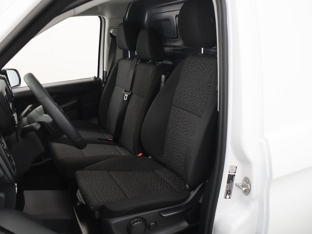 Mercedes-Benz VITO 116 CDI L3 Pro | Navigatie | Digitale Radio | Achteruitrijcamera | Airco | Cruisecontrol | Dodehoekassistent | Comfort Chauffeursstoel | Bijrijdersbank | 2500kg Trekhaak | Certified |