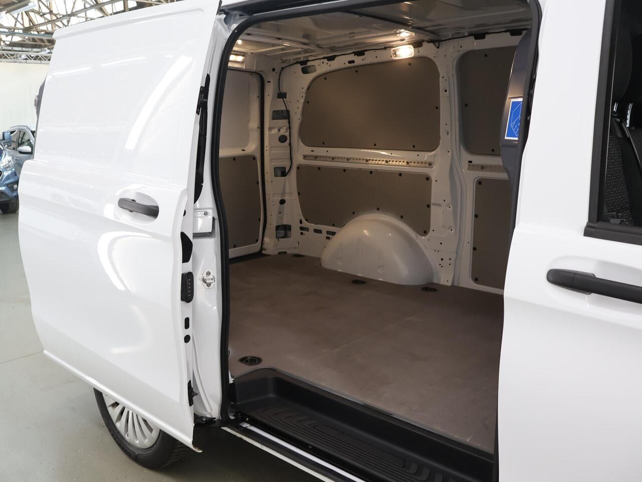 Mercedes-Benz VITO 116 CDI | L2 | PRO | AUT. | 160 PK | ACHTERUITRIJCAMERA | 2500 KG TREKHAAK | CRUISE CONTROL | AIRCO | DODEHOEKDETECTIE | NAVIGATIE | 3-ZITS | COMFORT CHAUFFEURSSTOEL | CERTIFIED