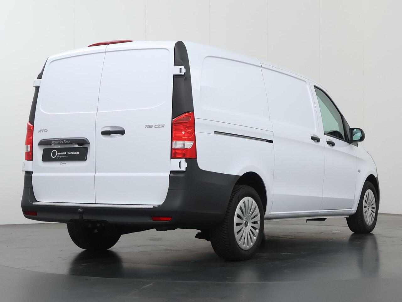 Mercedes-Benz VITO 116 CDI | L2 | PRO | AUT. | 160 PK | ACHTERUITRIJCAMERA | 2500 KG TREKHAAK | CRUISE CONTROL | AIRCO | DODEHOEKDETECTIE | NAVIGATIE | 3-ZITS | COMFORT CHAUFFEURSSTOEL | CERTIFIED