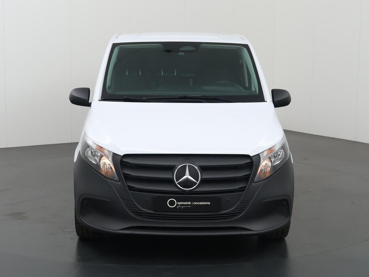 Mercedes-Benz VITO 116 CDI | L2 | PRO | AUT. | 160 PK | ACHTERUITRIJCAMERA | 2500 KG TREKHAAK | CRUISE CONTROL | AIRCO | DODEHOEKDETECTIE | NAVIGATIE | 3-ZITS | COMFORT CHAUFFEURSSTOEL | CERTIFIED