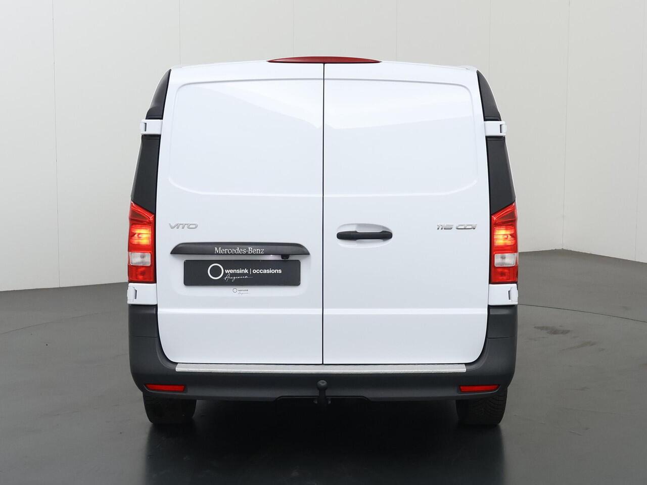 Mercedes-Benz VITO 116 CDI | L2 | PRO | AUT. | 160 PK | ACHTERUITRIJCAMERA | 2500 KG TREKHAAK | CRUISE CONTROL | AIRCO | DODEHOEKDETECTIE | NAVIGATIE | 3-ZITS | COMFORT CHAUFFEURSSTOEL | CERTIFIED