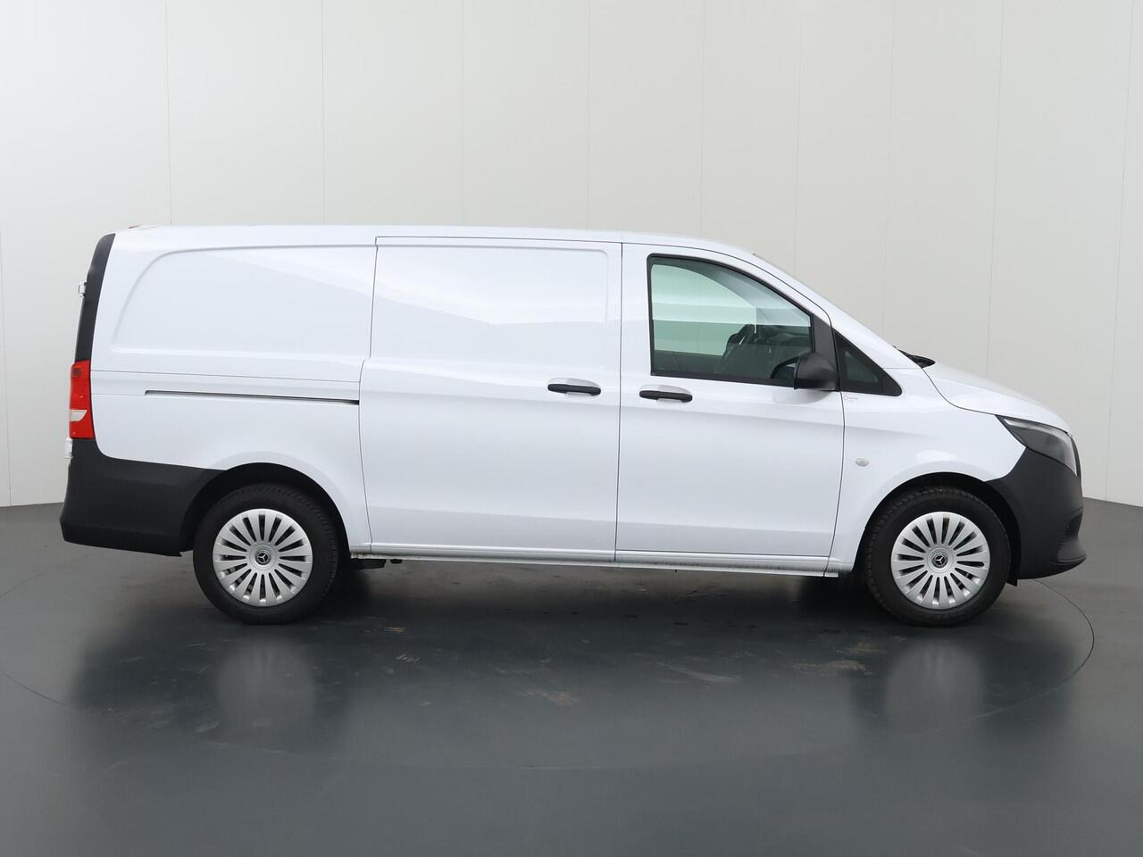 Mercedes-Benz VITO 116 CDI | L2 | PRO | AUT. | 160 PK | ACHTERUITRIJCAMERA | 2500 KG TREKHAAK | CRUISE CONTROL | AIRCO | DODEHOEKDETECTIE | NAVIGATIE | 3-ZITS | COMFORT CHAUFFEURSSTOEL | CERTIFIED