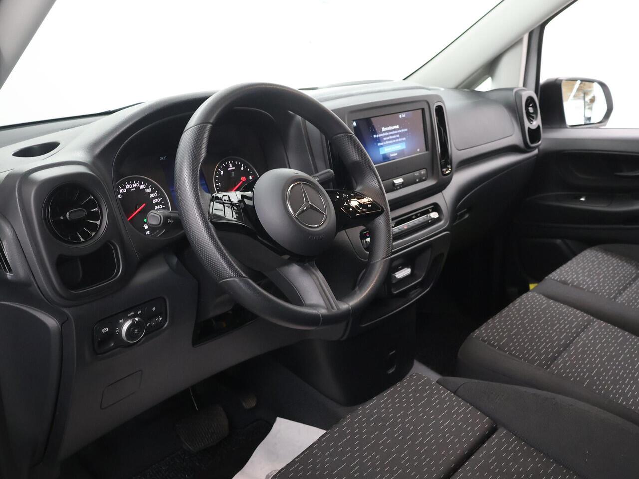 Mercedes-Benz VITO 116 CDI | L2 | PRO | AUT. | 160 PK | ACHTERUITRIJCAMERA | 2500 KG TREKHAAK | CRUISE CONTROL | AIRCO | DODEHOEKDETECTIE | NAVIGATIE | 3-ZITS | COMFORT CHAUFFEURSSTOEL | CERTIFIED