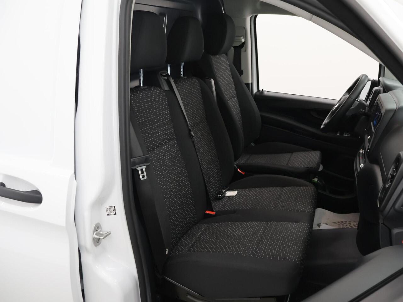 Mercedes-Benz VITO 116 CDI | L2 | PRO | AUT. | 160 PK | ACHTERUITRIJCAMERA | 2500 KG TREKHAAK | CRUISE CONTROL | AIRCO | DODEHOEKDETECTIE | NAVIGATIE | 3-ZITS | COMFORT CHAUFFEURSSTOEL | CERTIFIED