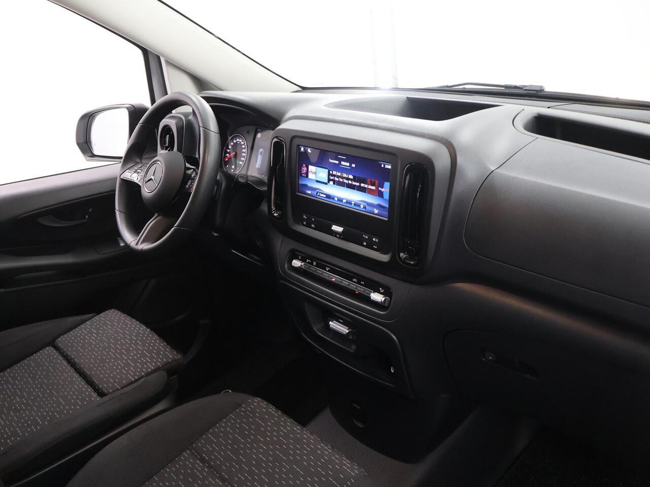 Mercedes-Benz VITO 116 CDI | L2 | PRO | AUT. | 160 PK | ACHTERUITRIJCAMERA | 2500 KG TREKHAAK | CRUISE CONTROL | AIRCO | DODEHOEKDETECTIE | NAVIGATIE | 3-ZITS | COMFORT CHAUFFEURSSTOEL | CERTIFIED