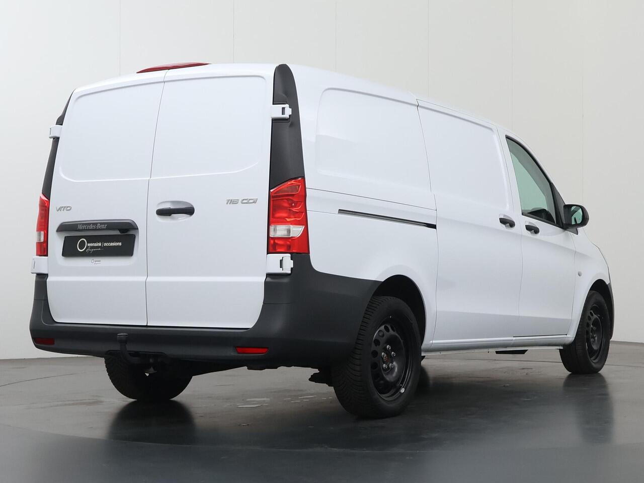 Mercedes-Benz VITO 116 CDI | L2 | PRO | AUT. | 160 PK | ACHTERUITRIJCAMERA | 2500 KG TREKHAAK | CRUISE CONTROL | AIRCO | DODEHOEKDETECTIE | NAVIGATIE | 3-ZITS | COMFORT CHAUFFEURSSTOEL | CERTIFIED