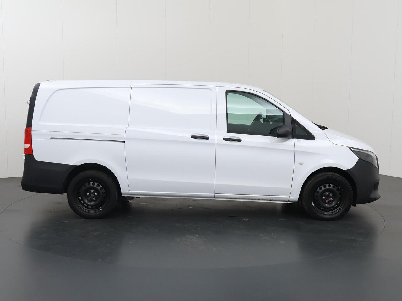 Mercedes-Benz VITO 116 CDI | L2 | PRO | AUT. | 160 PK | ACHTERUITRIJCAMERA | 2500 KG TREKHAAK | CRUISE CONTROL | AIRCO | DODEHOEKDETECTIE | NAVIGATIE | 3-ZITS | COMFORT CHAUFFEURSSTOEL | CERTIFIED