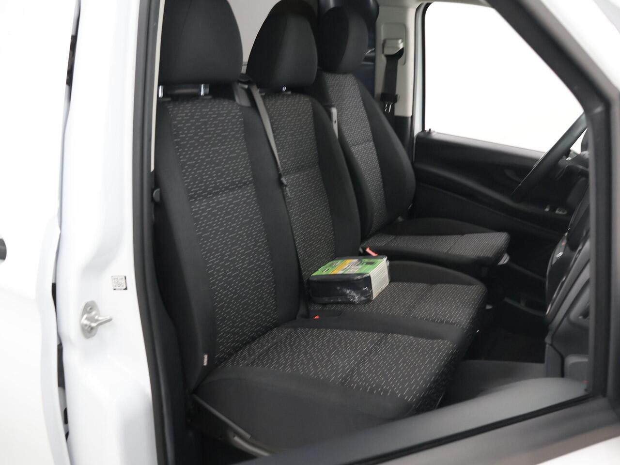 Mercedes-Benz VITO 116 CDI | L3 | PRO | AUT. | 3-ZITS | PARKEERCAMERA | WINTERPAKKET | 2500 KG TREKHAAK | CRUISE CONTROL | AIRCO | NAVIGATIE | STOELVERWARMING | BETIMMERDE LAADRUIMTE | CERTIFIED