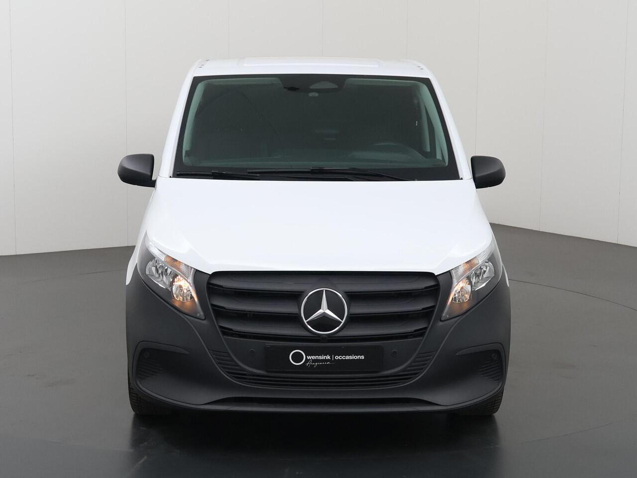 Mercedes-Benz VITO 116 CDI | L3 | PRO | AUT. | 3-ZITS | PARKEERCAMERA | WINTERPAKKET | 2500 KG TREKHAAK | CRUISE CONTROL | AIRCO | NAVIGATIE | STOELVERWARMING | BETIMMERDE LAADRUIMTE | CERTIFIED