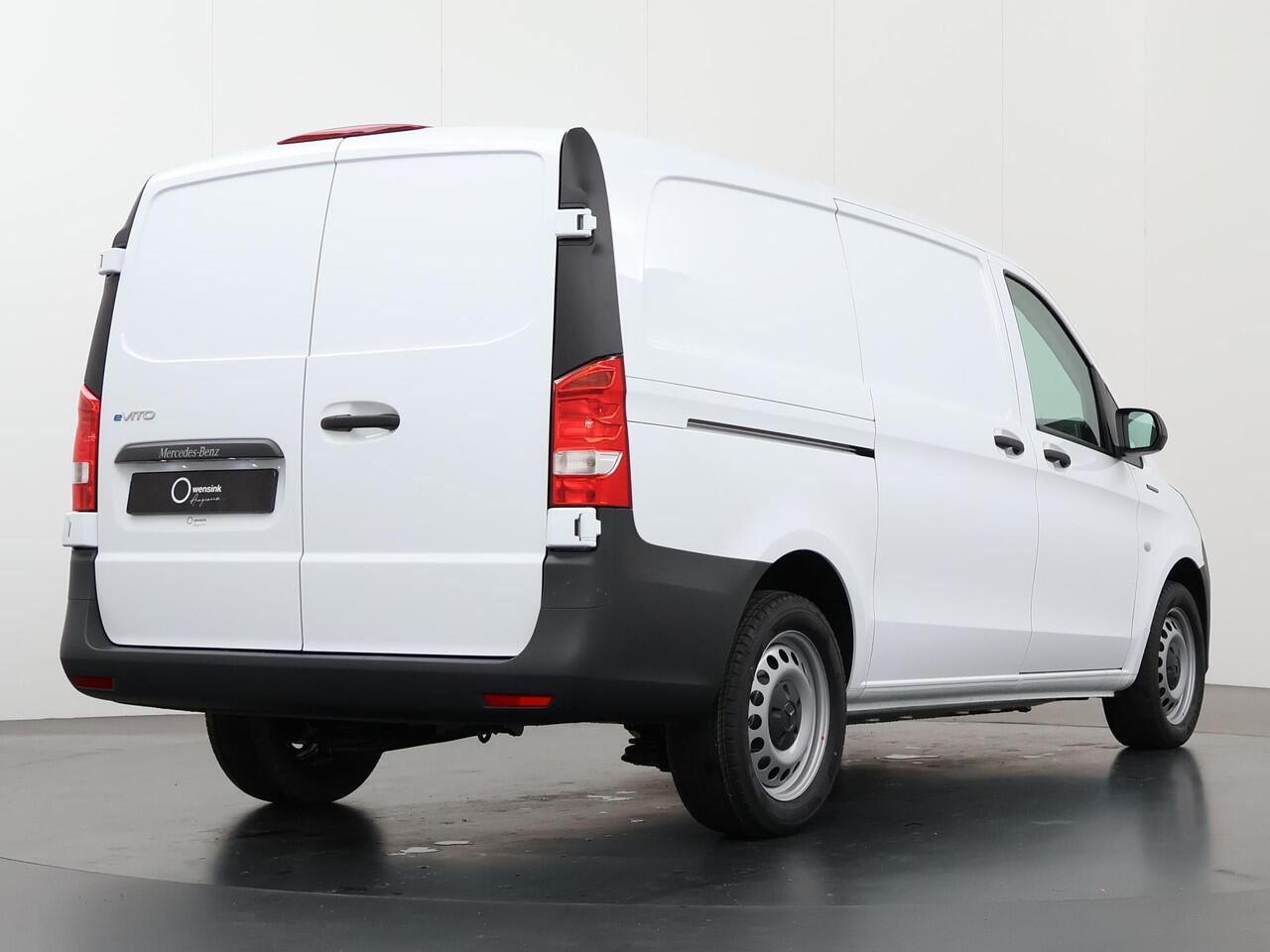 Mercedes-Benz VITO eVito Bestelwagen 66 kWh L2 | Cruise control | Airco | Stoelverwarming | Lederen stuurwiel