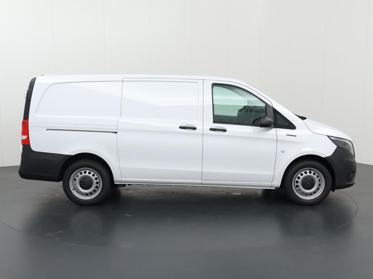 Mercedes-Benz VITO eVito Bestelwagen 66 kWh L2 | Cruise control | Airco | Stoelverwarming | Lederen stuurwiel