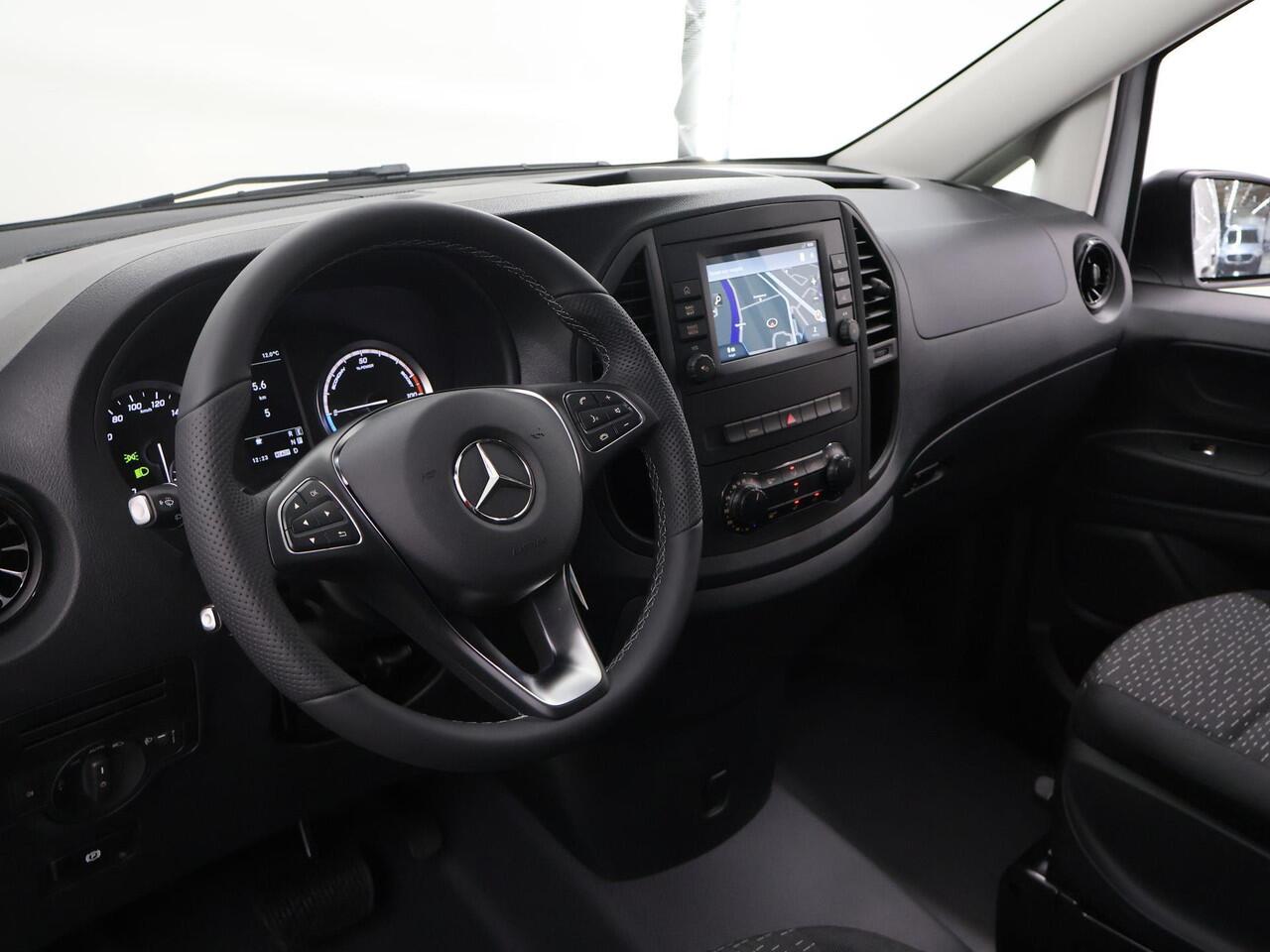 Mercedes-Benz VITO eVito Bestelwagen 66 kWh L2 | Navigatie | Airco | Cruise control | Lederen stuurwiel