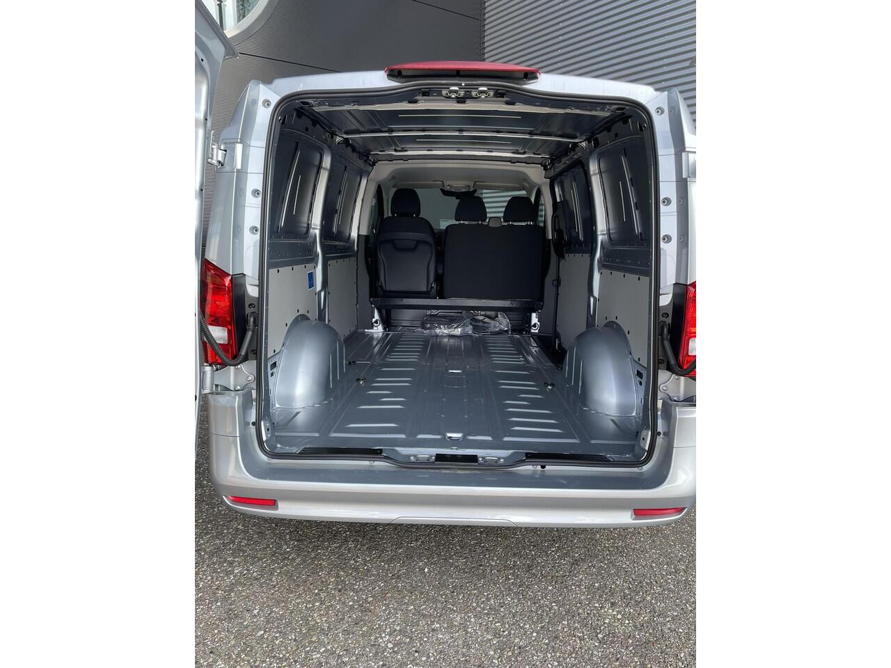 Mercedes-Benz VITO eVito 112 L2 60 kWh Mercedes-Benz eVito eVito 112 L2 66 kWh