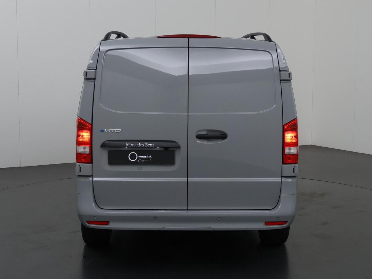 Mercedes-Benz VITO eVito Bestelwagen 112 L2 66 kWh | MultiBeam LED | Stoelverwarming | Apple Carplay | Achteruitrijcamera | Airco | Cruise Control |