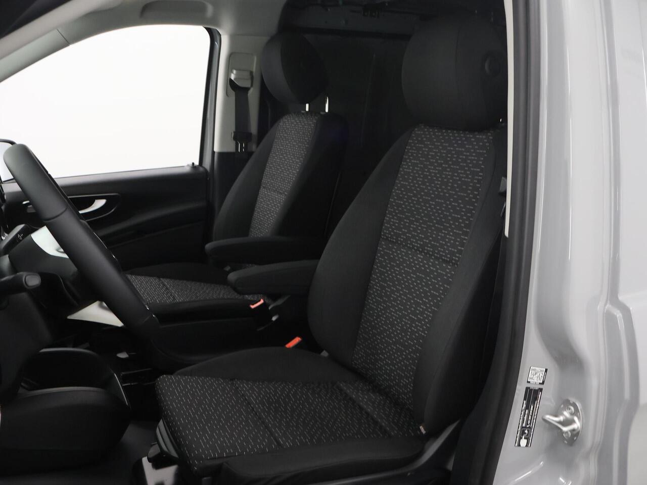 Mercedes-Benz VITO eVito Bestelwagen 112 L2 66 kWh | MultiBeam LED | Stoelverwarming | Apple Carplay | Achteruitrijcamera | Airco | Cruise Control |