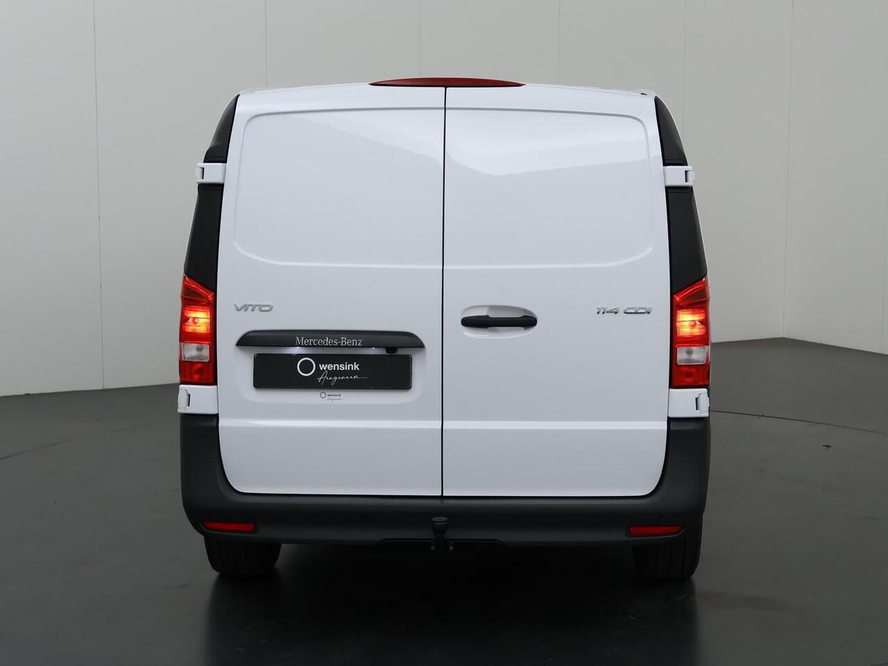 Mercedes-Benz VITO Bestelwagen 114 CDI L2 Pro | Achteruitrijcamera | Trekhaak 2500 kg | Climate Control | Lederen Stuurwiel | Dodehoekassistent |