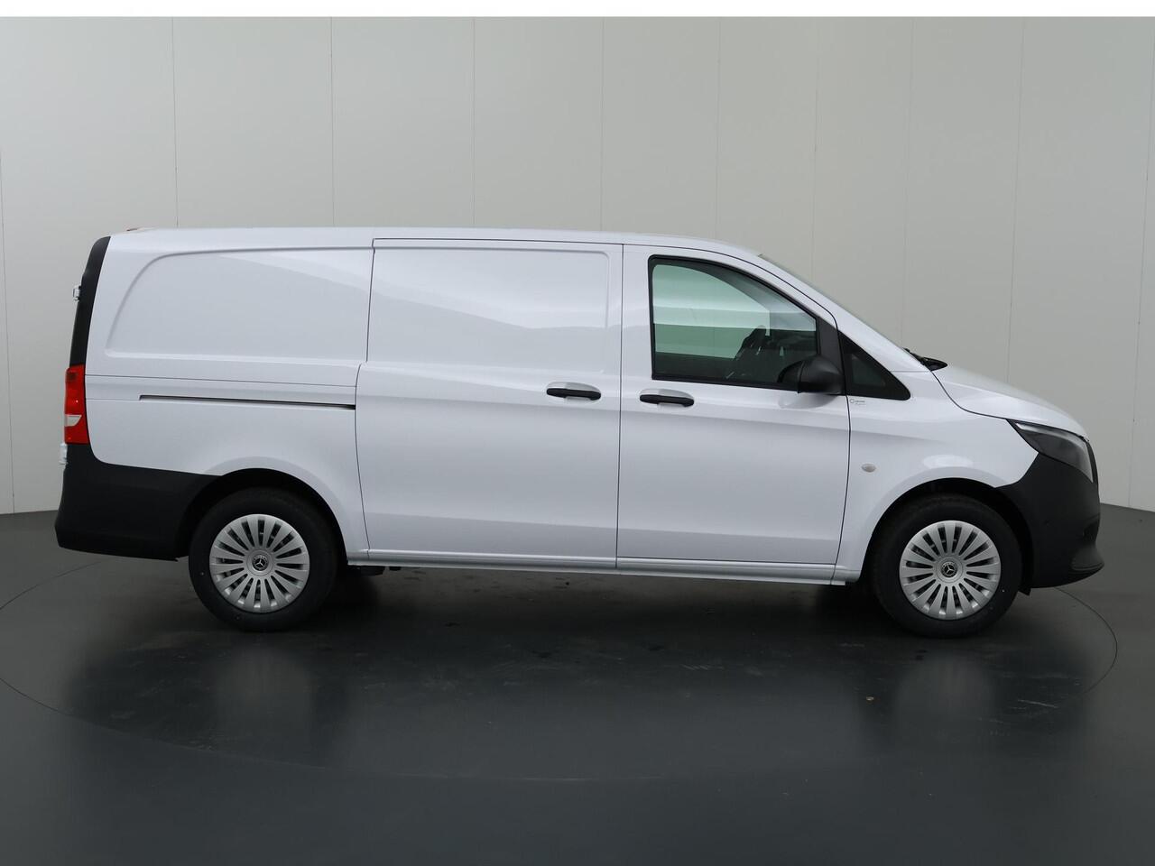 Mercedes-Benz VITO Bestelwagen 114 CDI L2 Pro | Achteruitrijcamera | Trekhaak 2500 kg | Climate Control | Lederen Stuurwiel | Dodehoekassistent |