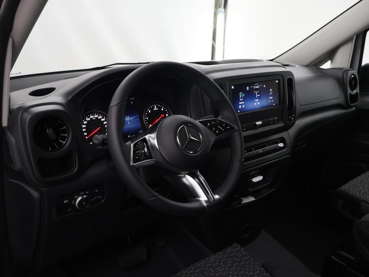 Mercedes-Benz VITO Bestelwagen 114 CDI L2 Pro | Achteruitrijcamera | Trekhaak 2500 kg | Climate Control | Lederen Stuurwiel | Dodehoekassistent |