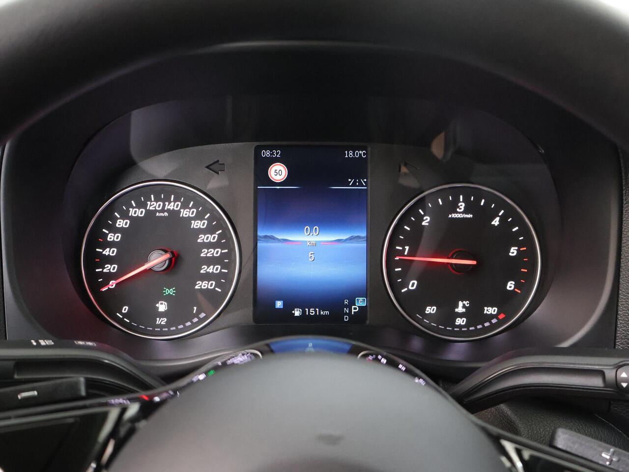 Mercedes-Benz VITO Bestelwagen 114 CDI L3 PRO | Apple Carplay | Trekgewicht 2.500 kg | Stoelverwarming | Achteruitrijcamera | Airco | LED Koplampen | Cruise Control | Dodehoekassistent |