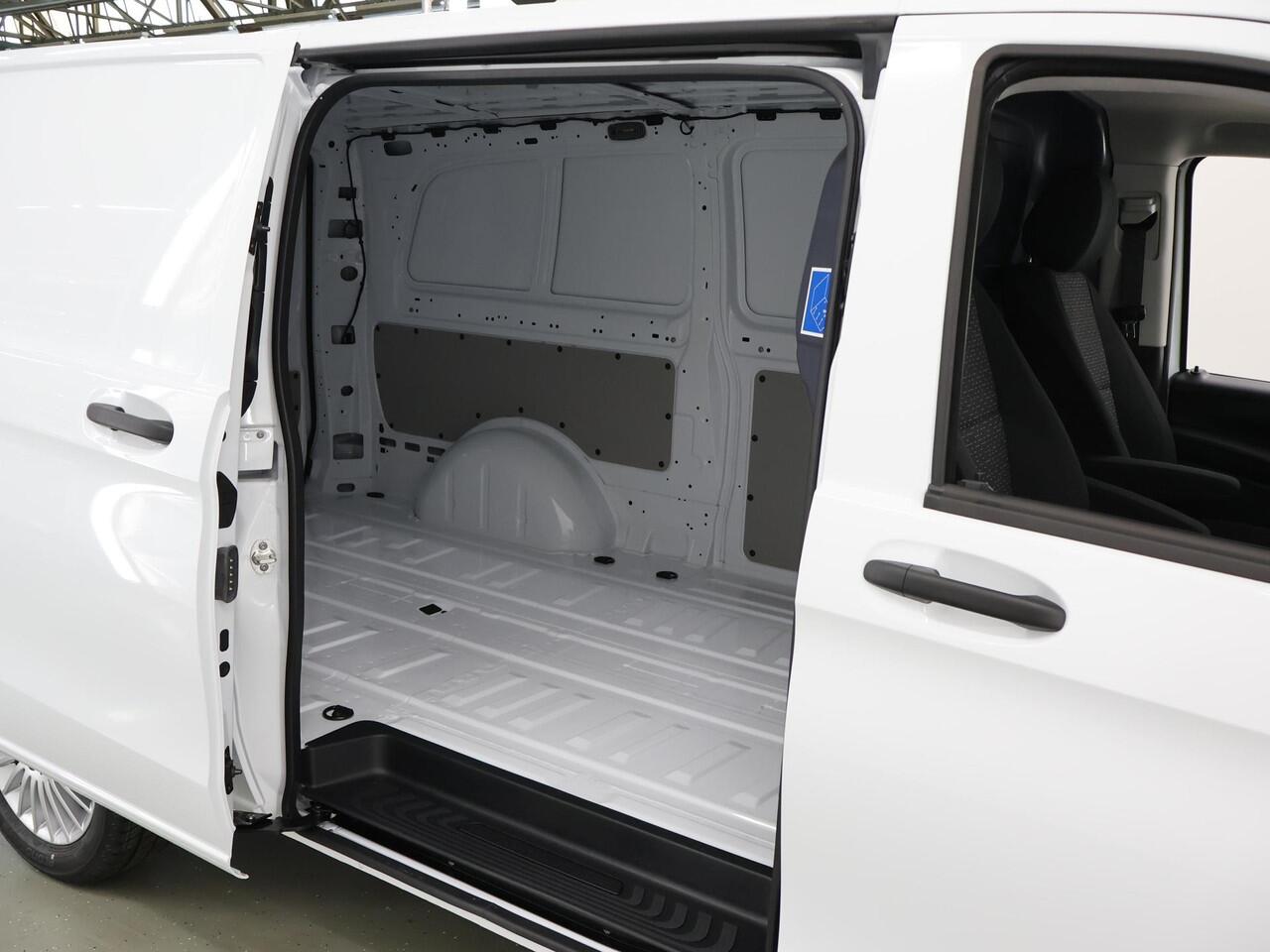 Mercedes-Benz VITO eVito Bestelwagen L2 66 kWh | Stoelverwarming | Apple Carplay | Achteruitrijcamera | Airco | Cruise Control | Dodehoekassistent |