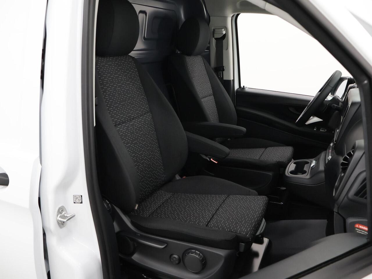 Mercedes-Benz VITO eVito Bestelwagen L2 66 kWh | Stoelverwarming | Apple Carplay | Achteruitrijcamera | Airco | Dodehoekassistent |