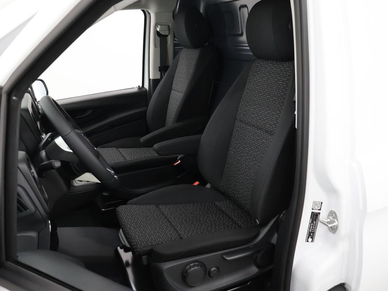 Mercedes-Benz VITO eVito Bestelwagen L2 66 kWh | Stoelverwarming | Apple Carplay | Achteruitrijcamera | Airco | Dodehoekassistent |