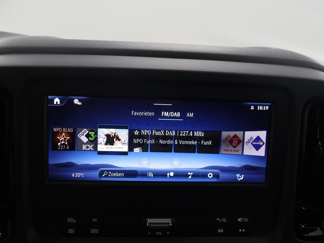 Mercedes-Benz VITO Bestelwagen 110 CDI L2 Pro | Achteruitrijcamera | 3 zits | Apple Carplay | Dodehoekassistent | Climate Control | Climate Control |