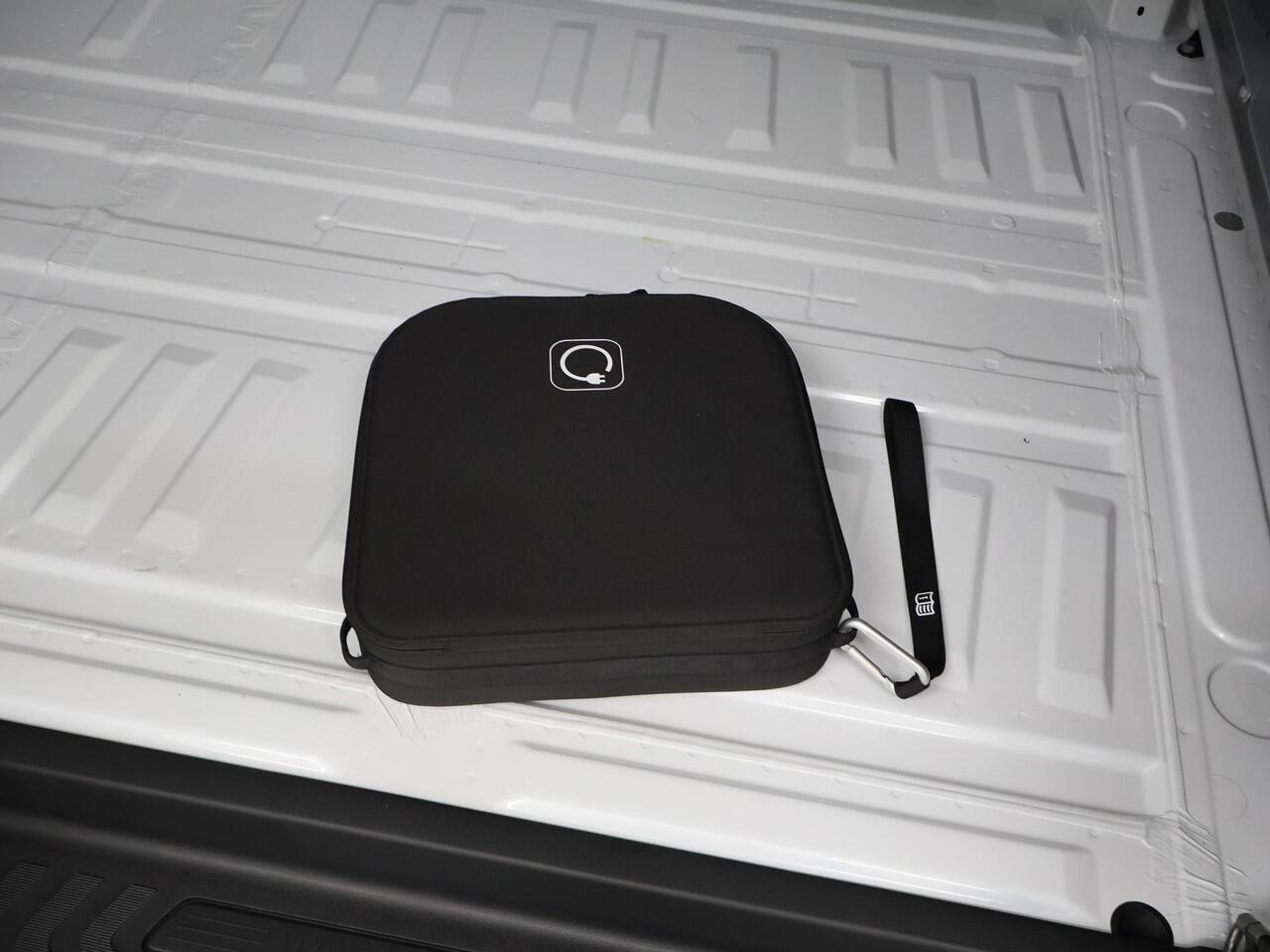 Mercedes-Benz VITO eVito 112 | L3 | 66 kWh | NAVIGATIE | STOELVERWARMING | 2-ZITS | STANDKACHEL | CRUISE CONTROL | DODEHOEKDETECTIE | ACHTERKLEP | PARKEERCAMERA | 280 KM WLTP | RIJASSISTENTIE PAKKET