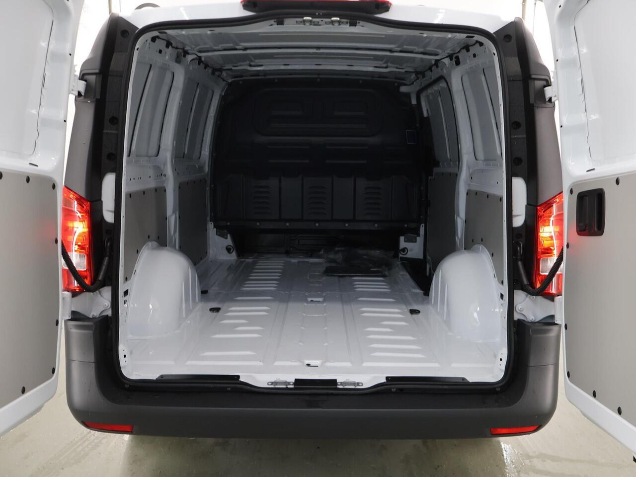 Mercedes-Benz VITO eVito 66 kWh | L2 | AUT. | AIRCO | STOELVERWARMING | BIJRIJDERSBANK | ACHTERDEUREN | 284 WLTP | LEREN STUURWIEL | MULTIFUCTIONEEL STUURWIEL | DAB+ | CHROOM INTERIEUR PAKKET | REGENSENSOR