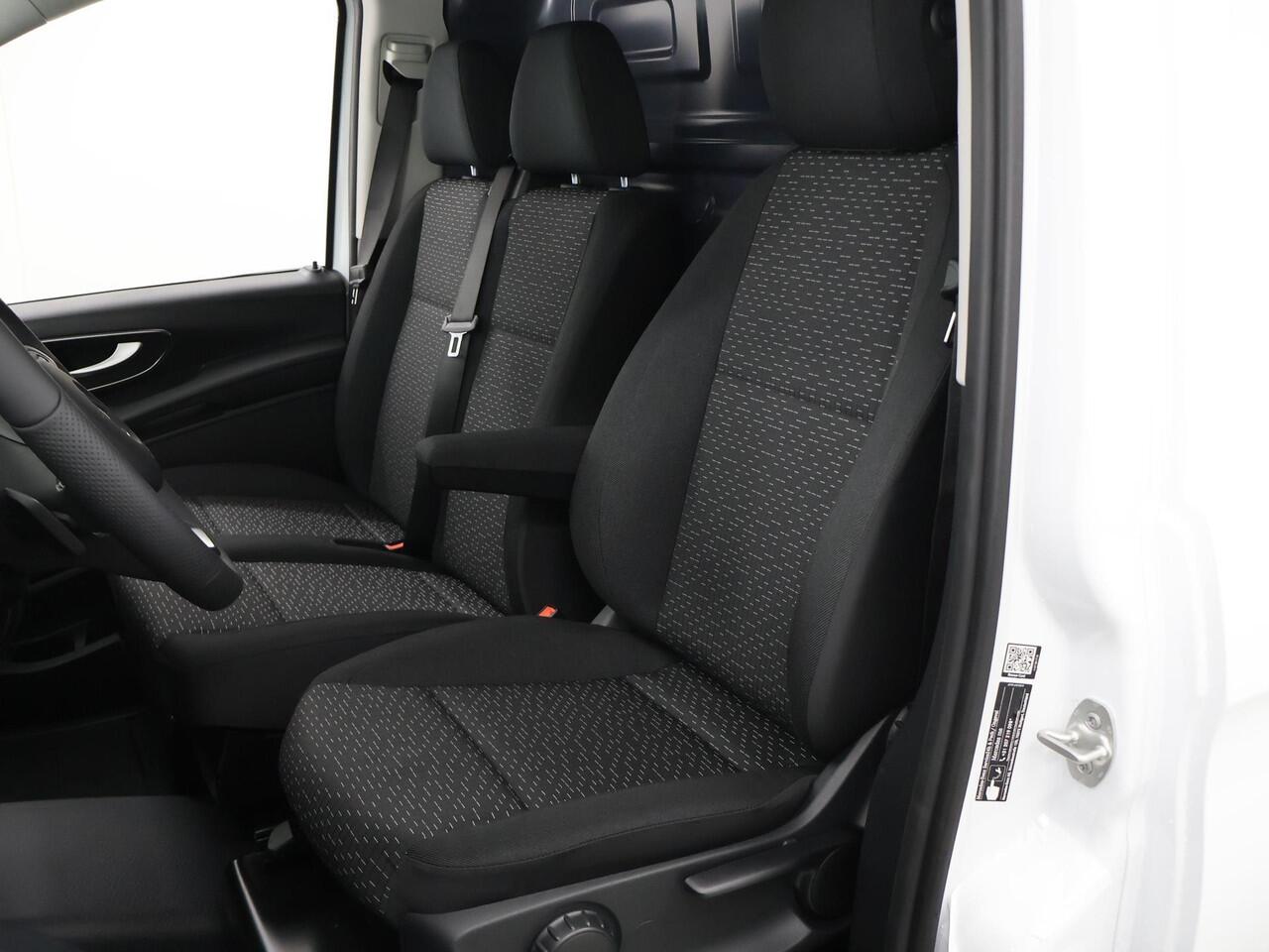 Mercedes-Benz VITO eVito 66 kWh | L2 | AUT. | AIRCO | STOELVERWARMING | BIJRIJDERSBANK | ACHTERDEUREN | 284 WLTP | LEREN STUURWIEL | MULTIFUCTIONEEL STUURWIEL | DAB+ | CHROOM INTERIEUR PAKKET | REGENSENSOR