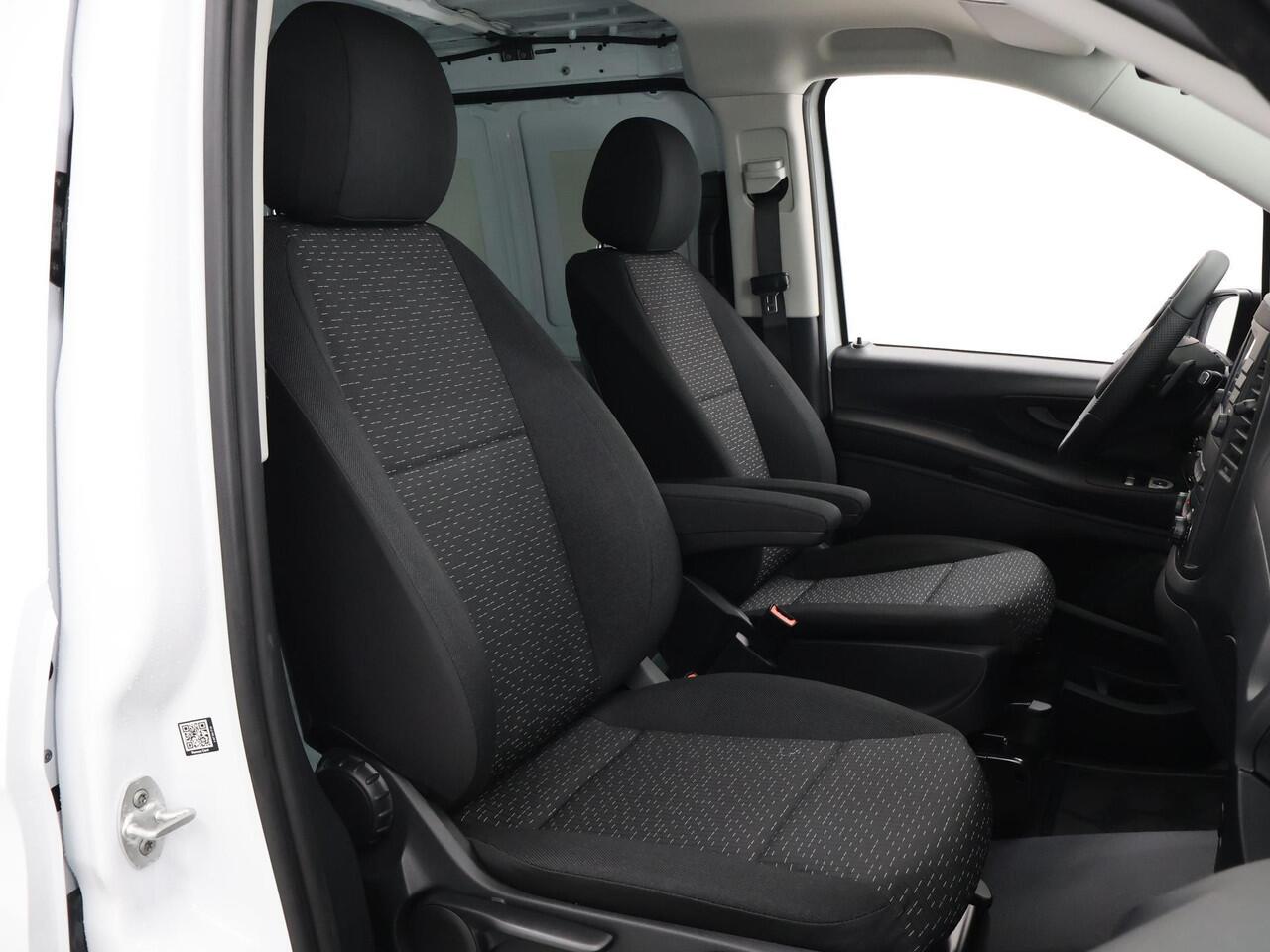 Mercedes-Benz VITO eVito Bestelwagen 66 kWh | Stoelverwarming | Navigatie | Parkeercamera | Airco