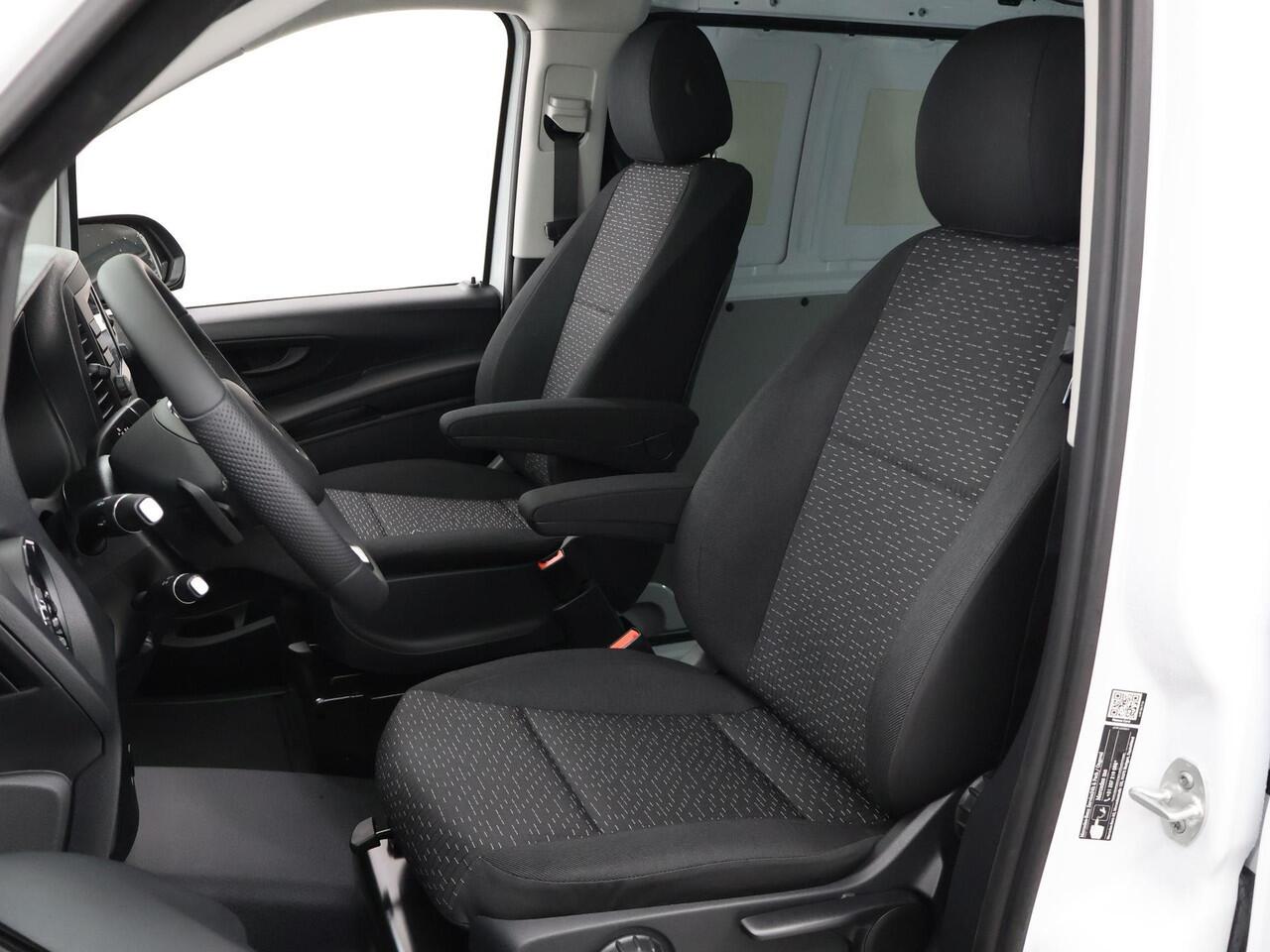 Mercedes-Benz VITO eVito Bestelwagen 66 kWh | Stoelverwarming | Navigatie | Parkeercamera | Airco