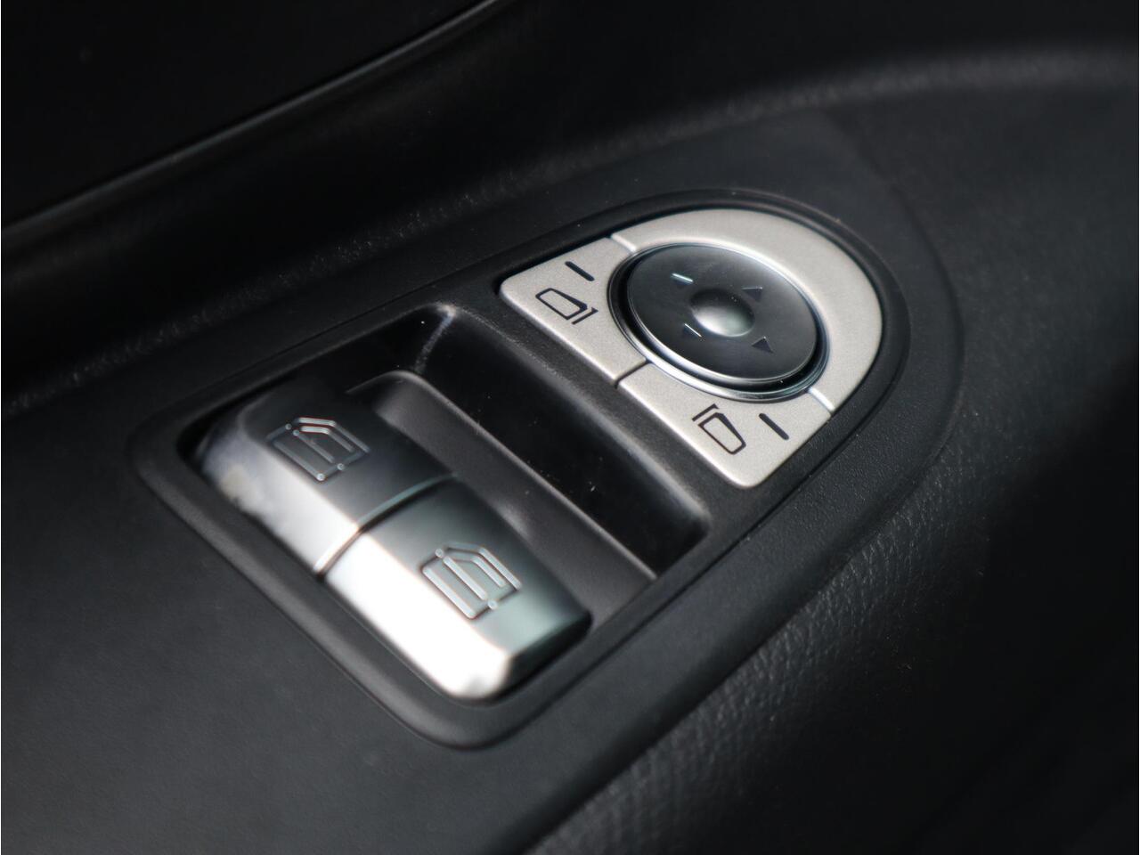 Mercedes-Benz VITO 114 CDI L2 Pro NAVI CARPLAY ANDROID AUTO TREKHAAK 2500KG ALARMKLASSE SCM3