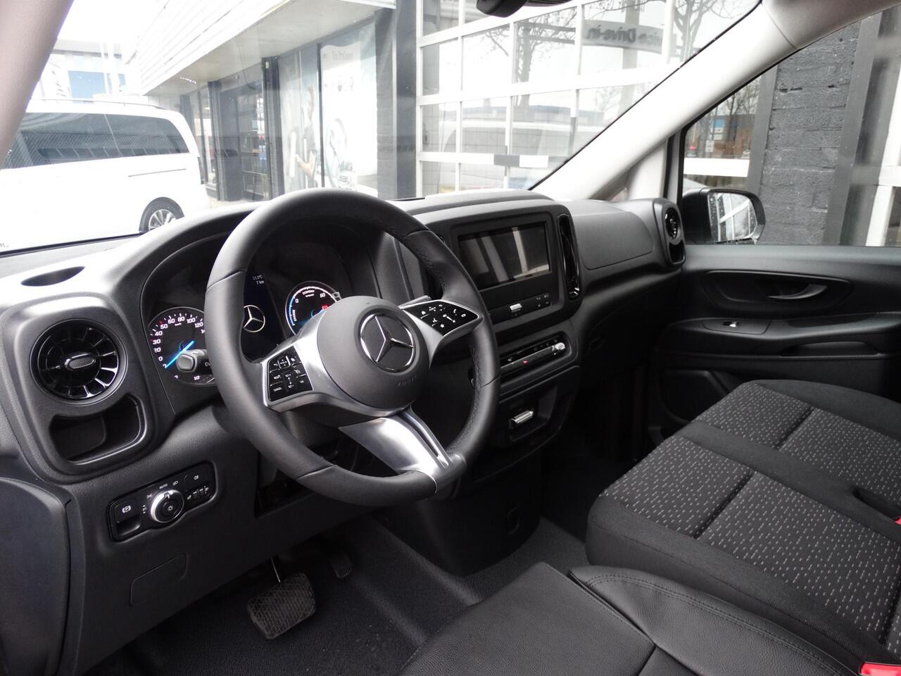 Mercedes-Benz VITO eVito 112 L2 60 kWh Mercedes-Benz eVito eVito 112 L2 66 kWh