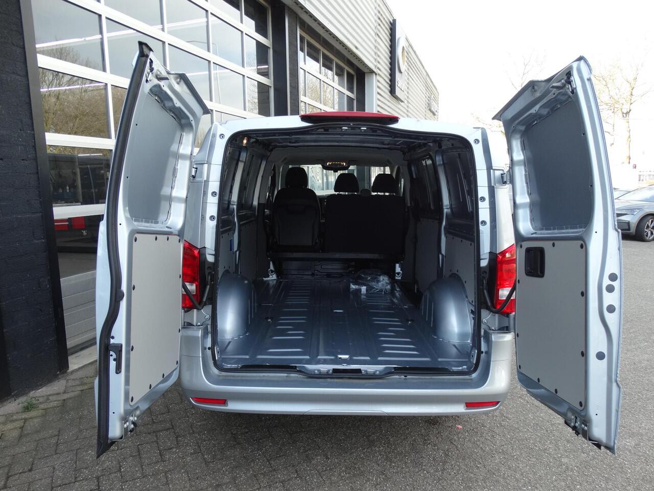 Mercedes-Benz VITO eVito 112 L2 60 kWh Mercedes-Benz eVito eVito 112 L2 66 kWh