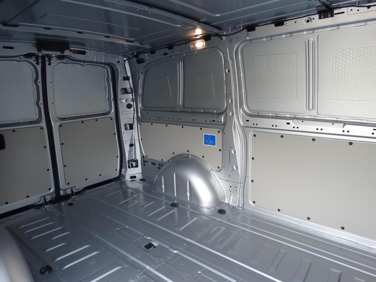 Mercedes-Benz VITO eVito 112 L2 60 kWh Mercedes-Benz eVito eVito 112 L2 66 kWh