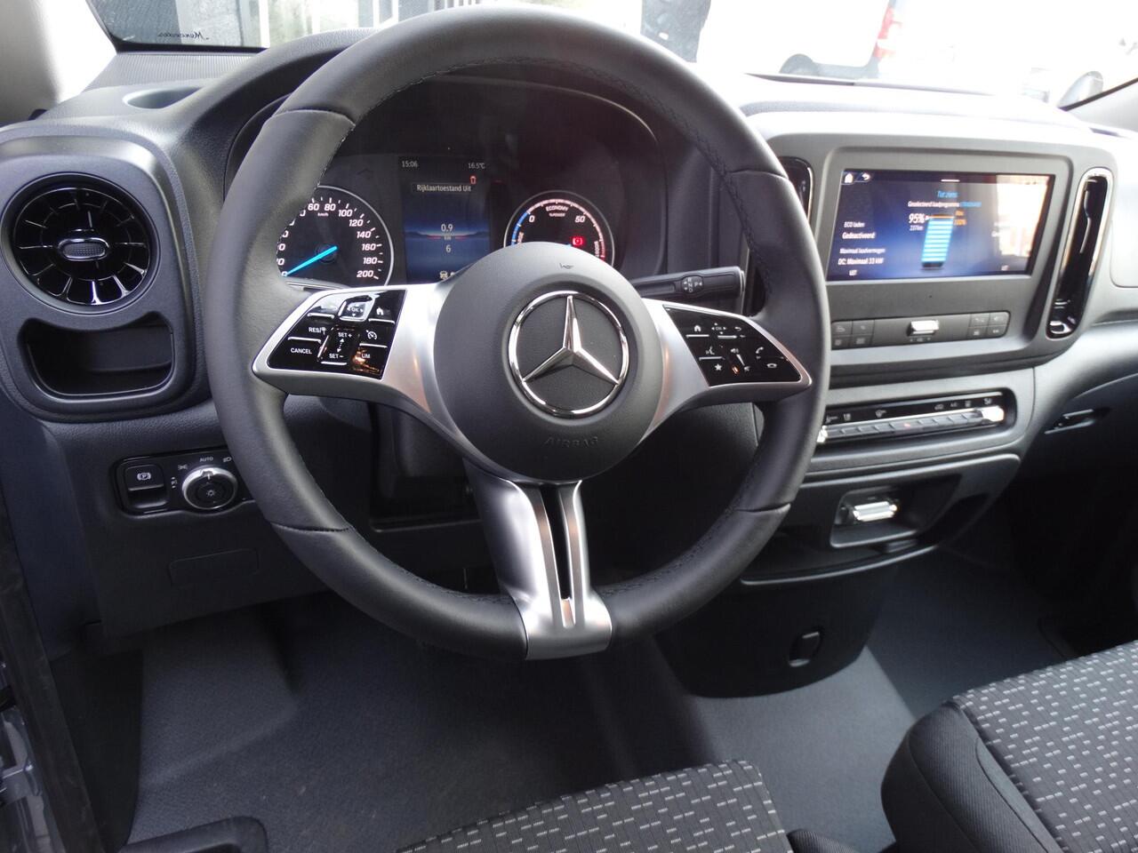 Mercedes-Benz VITO eVito 112 L2 60 kWh Mercedes-Benz eVito eVito 112 L2 66 kWh