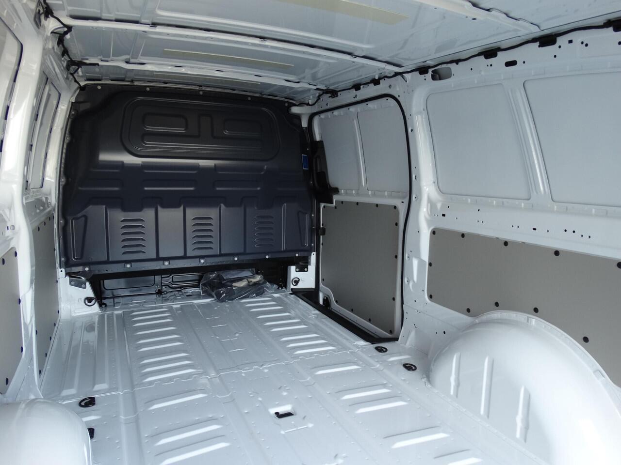 Mercedes-Benz VITO eVito 112 L3 60 kWh Mercedes-Benz eVito eVito 112 L3 66 kWh