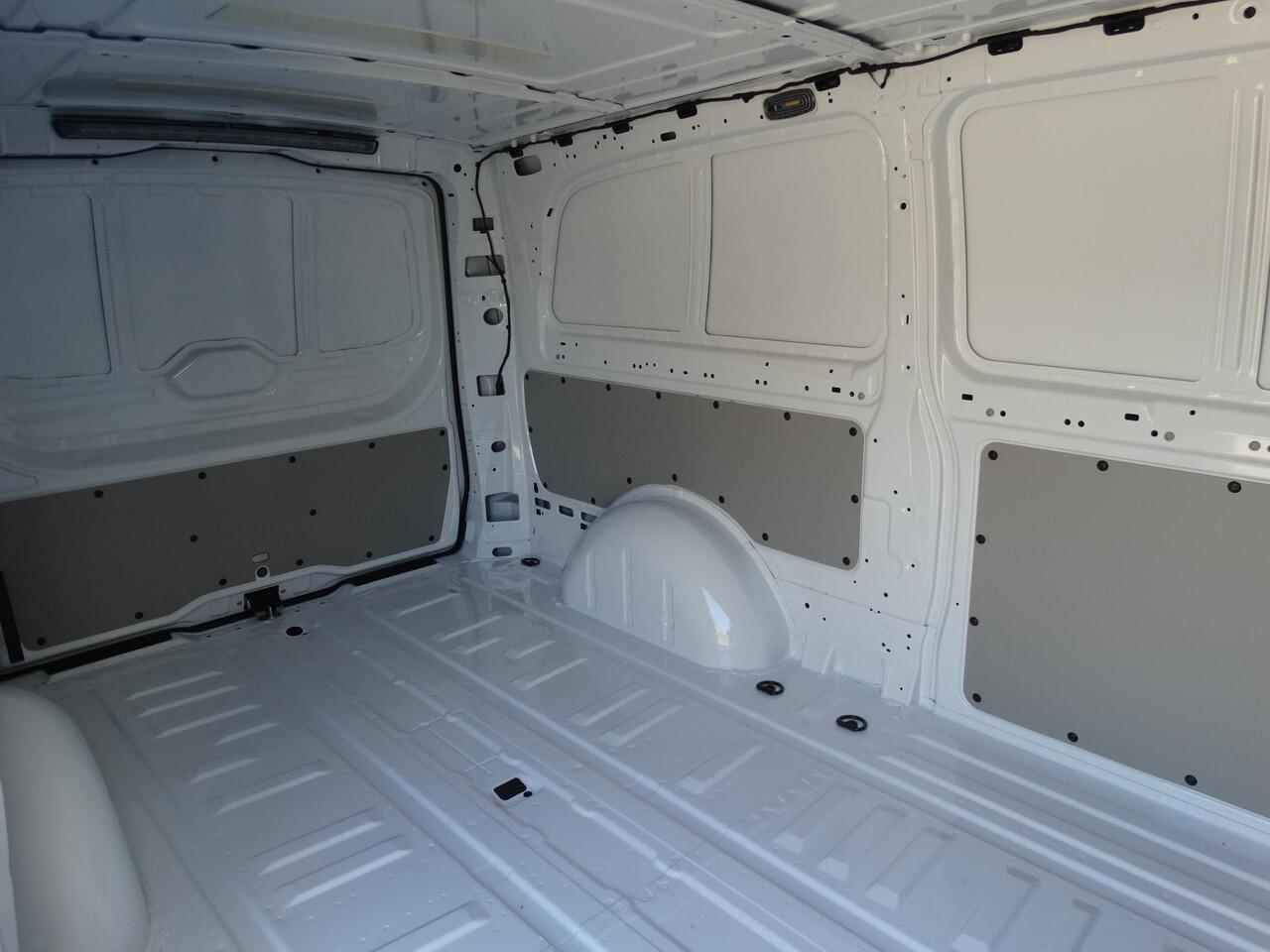 Mercedes-Benz VITO eVito 112 L3 60 kWh Mercedes-Benz eVito eVito 112 L3 66 kWh