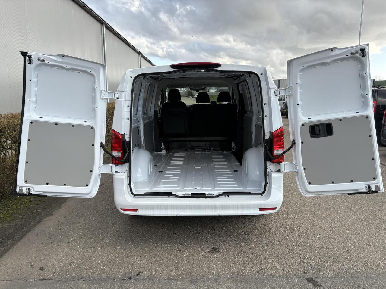 Mercedes-Benz VITO eVito 112 L2 60 kWh