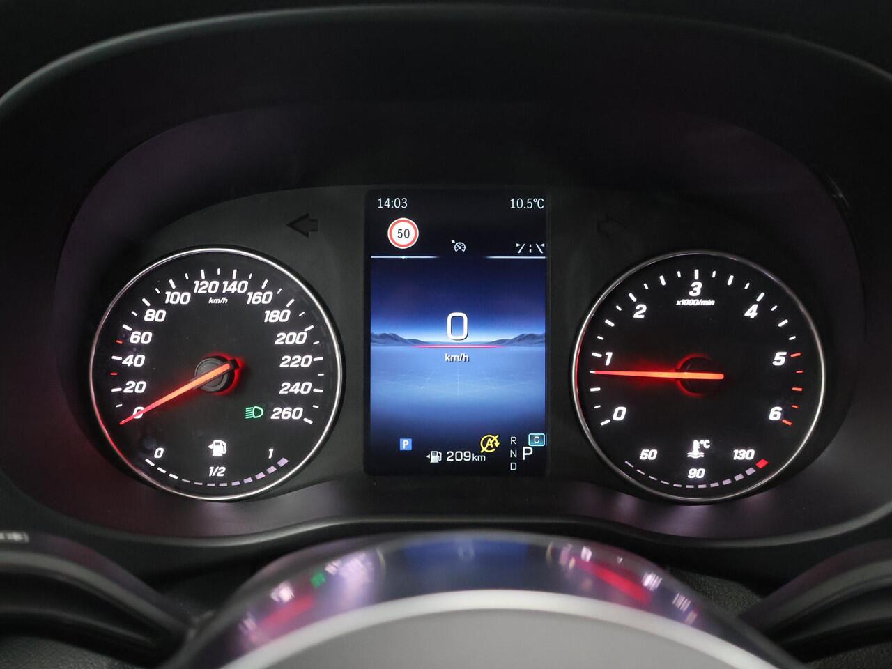 Mercedes-Benz VITO Bestelwagen 114 CDI L2 Pro | Aluca Kasten Inrichting | Vloer | Wand | Sidebars | Achteruitrijcamera | Trekhaak 2500 kg | Climate Control | Lederen Stuurwiel | Dodehoekassistent |