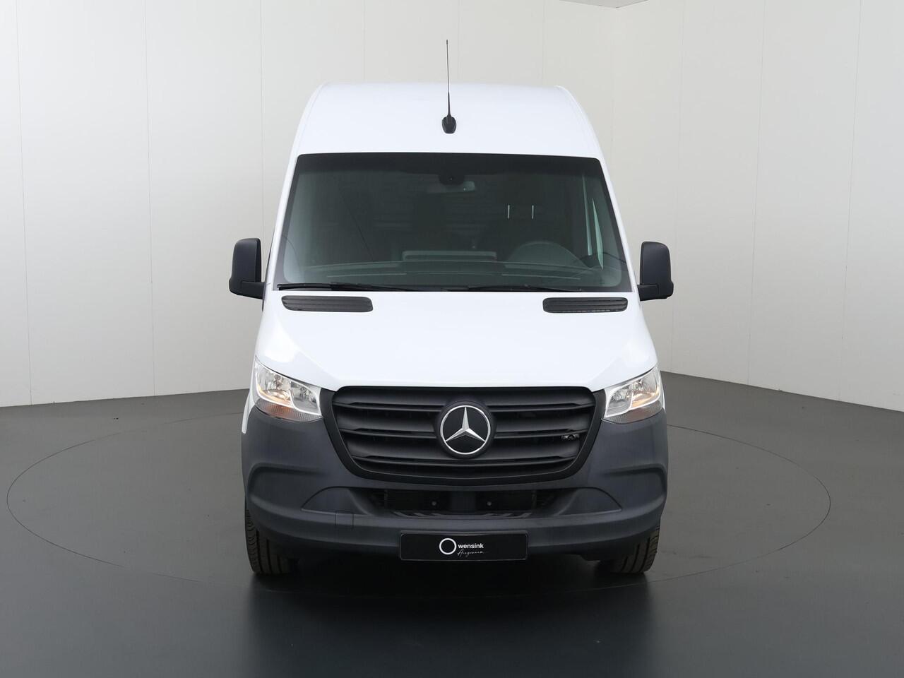 Mercedes-Benz eSprinter L2 H2 | 55 kWh | ACHTERUITRIJCAMERA | STOELVERWARMING | AIRCO | DAB+ RADIO | COMPLETE LAADRUIMTE BETIMMERING | OPSTAP TOT LAADRUIMTE | STOEL - STOEL COMFORT