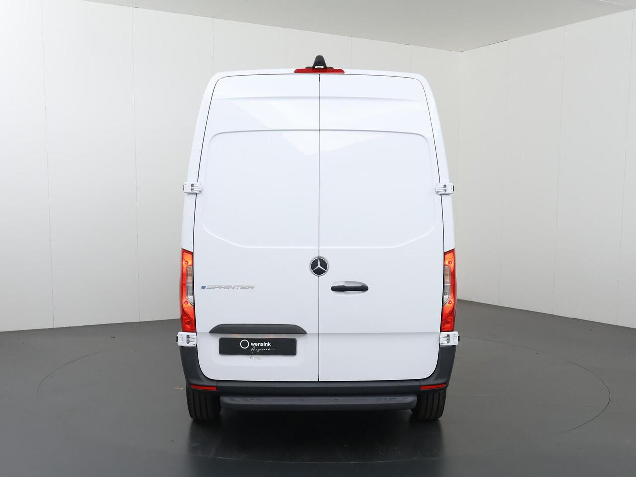 Mercedes-Benz eSprinter L2 H2 | 55 kWh | ACHTERUITRIJCAMERA | STOELVERWARMING | AIRCO | DAB+ RADIO | COMPLETE LAADRUIMTE BETIMMERING | OPSTAP TOT LAADRUIMTE | STOEL - STOEL COMFORT