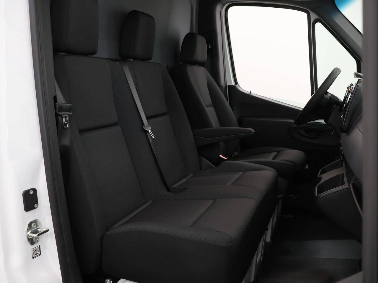 Mercedes-Benz eSprinter 314 GB L2 RWD PRO | 3 zits | Trekhaak | Stoelverwarming | Achteruitrijcamera |