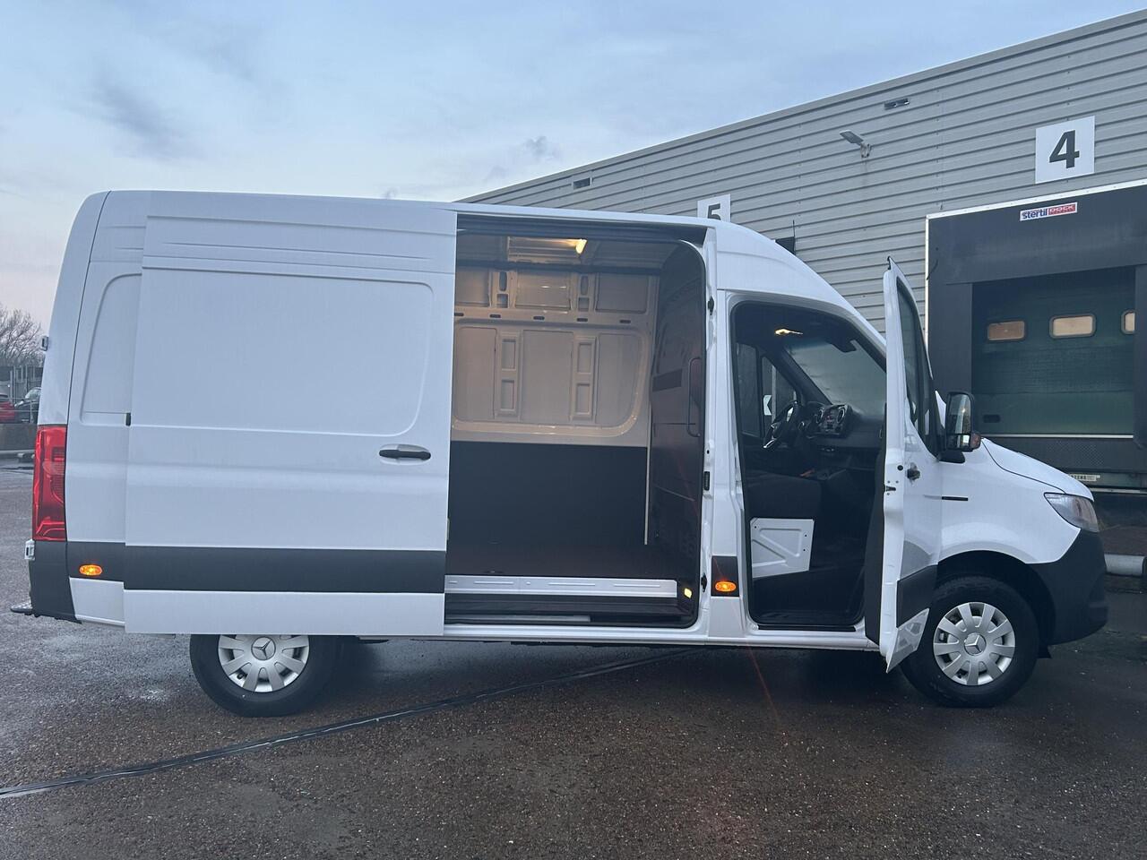 Mercedes-Benz eSprinter 320 L2 Pro 81kWh | Automaat | Cruise Control | Stoelverwarming | Navigatie | Airco