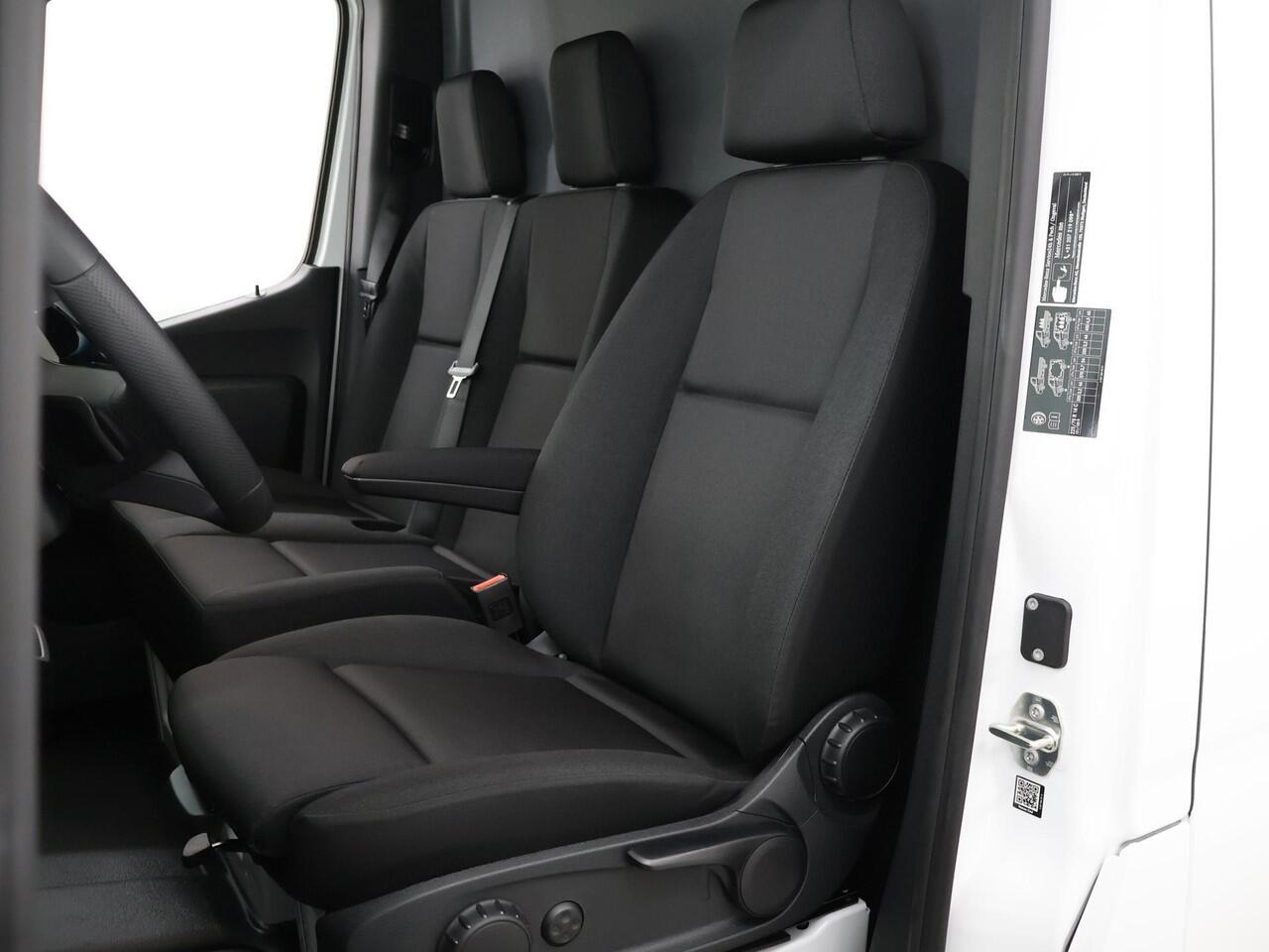 Mercedes-Benz eSprinter 314 GB L2 RWD PRO | 3 zits | Trekhaak | Stoelverwarming | Achteruitrijcamera |