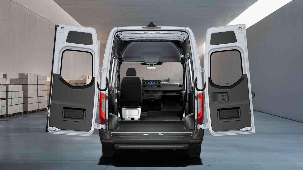 Mercedes-Benz eSprinter 314 L2 H2 RWD PRO 81kWh | Rolstoel ombouw | 115 kw Snelladen | Cruise-Controle | Achteruitrijcamera |