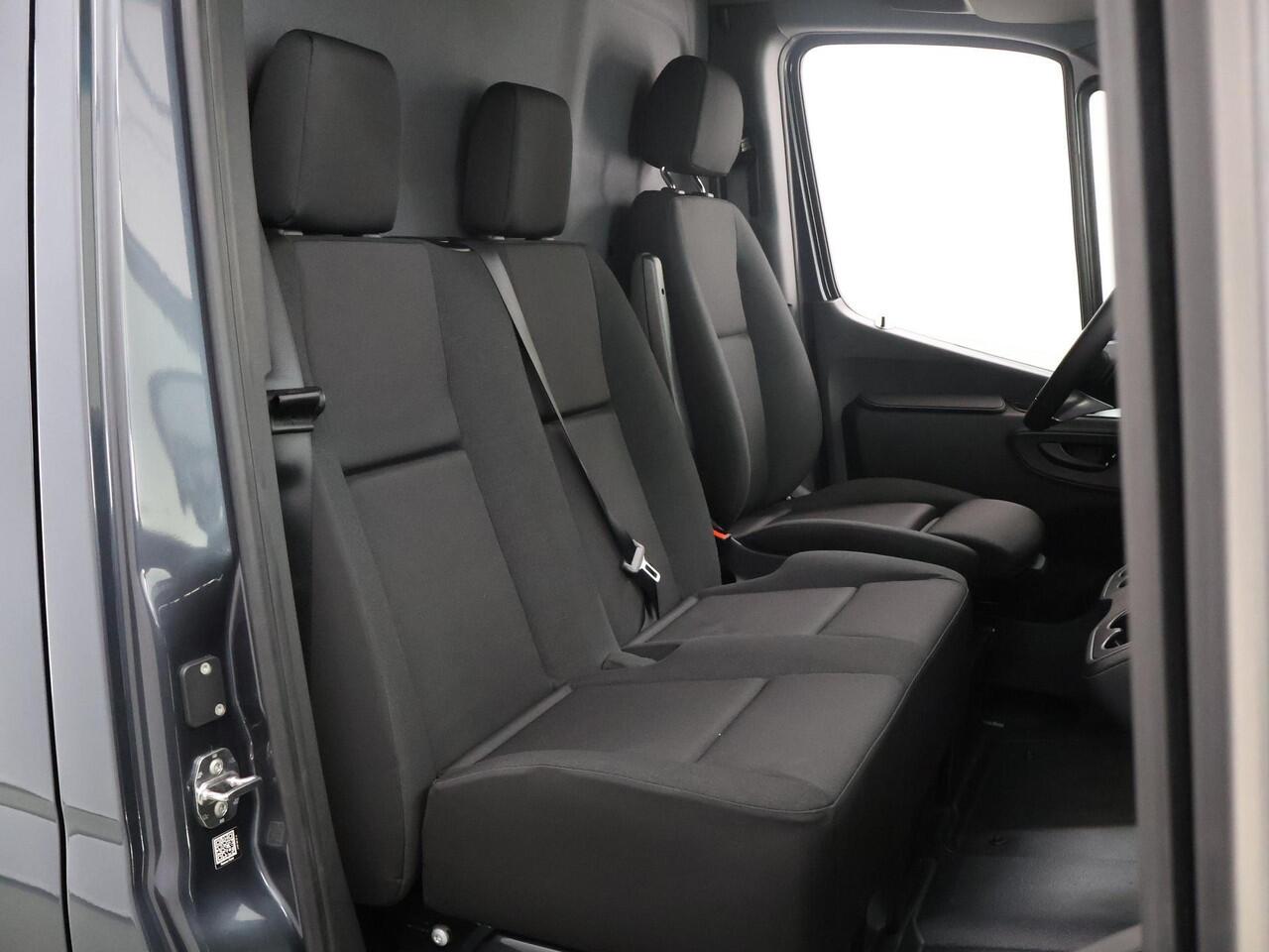 Mercedes-Benz eSprinter 314 L2 L2 Select 81kWh | Actieve Cruise-Controle Distronic | Parkeerpakket met achteruitrijcamera | Dubbele Schuifdeur | Led-verlichting |