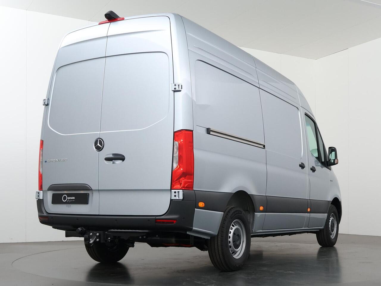 Mercedes-Benz eSprinter 314 GB L2 RWD PRO 100% elektrisch | 2000kg Trekhaak | 115Kw/u DC Snelladen | Smartphone integratie pakket | Carplay | Camera | Comfort bestuurdersstoel |