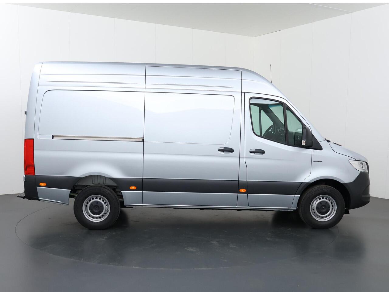 Mercedes-Benz eSprinter 314 GB L2 RWD PRO 100% elektrisch | 2000kg Trekhaak | 115Kw/u DC Snelladen | Smartphone integratie pakket | Carplay | Camera | Comfort bestuurdersstoel |
